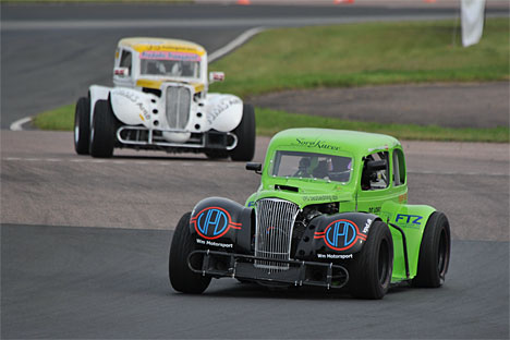 Mikkel C Johansen og Nicholai Sørensen kæmpede om sejrene på FDM Jyllandsringen og dermed i sidste ende føringen i Legend Car Cuppen